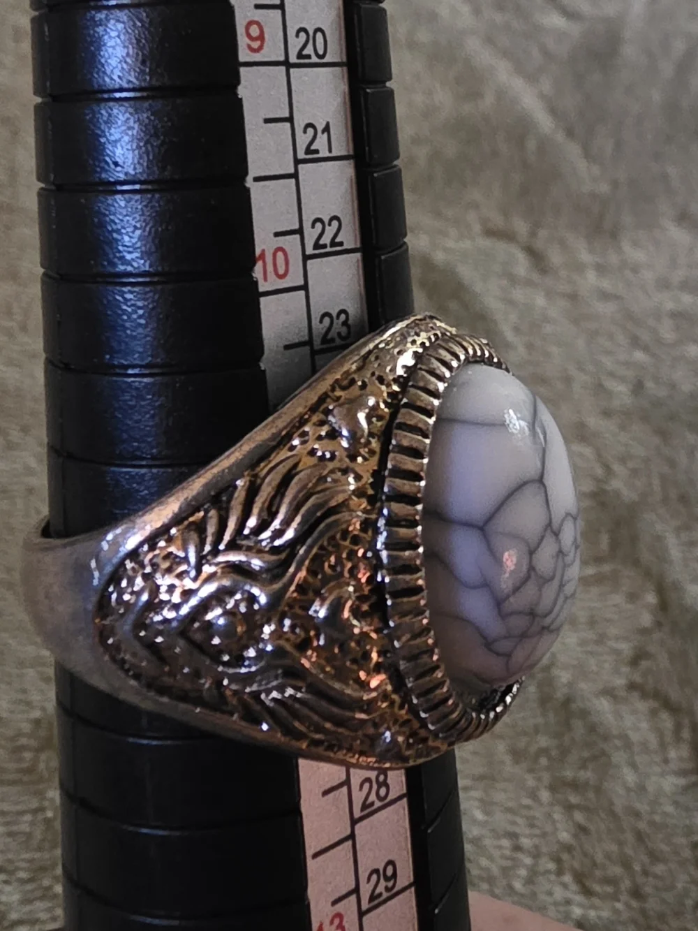 Antique Toned Ring with White Howlite Oval Stone Size 11 Look At Pics - Picture 7 of 9